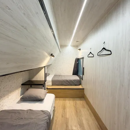 Capsule hotel Almorada