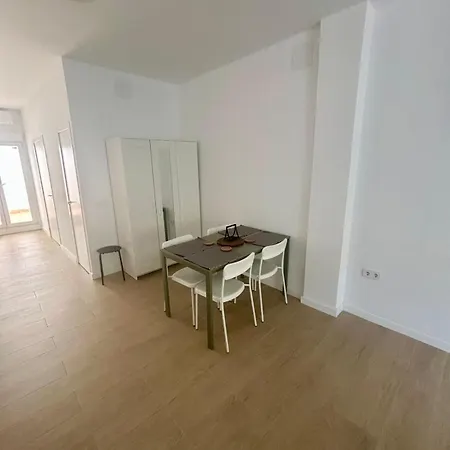 Excellent Renovated House Close To The Appartement