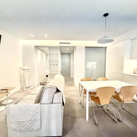 Spacious 2br,2ba Near Nou Mestalla *