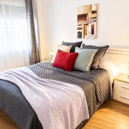 Spacious And Comfortable With Balcony In Appartement Valencia