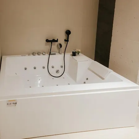 New Stadium , Pool Table , Ping Pong , Hot Tub Appartement Valencia