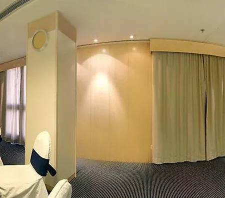 Alameda Plaza 4*