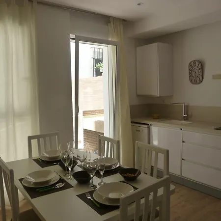 Plaza Cisneros Apartment *