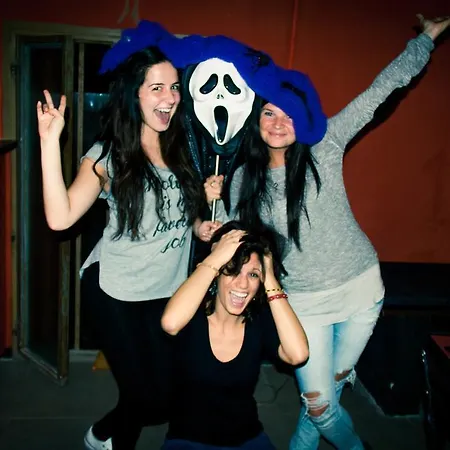 אכסניה Feetup Backpackers *