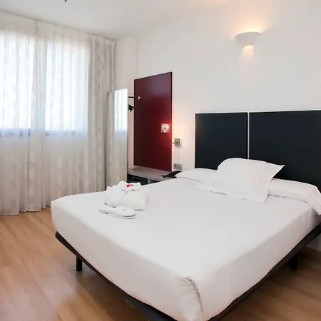 Отель Ilunion Aqua 3 3*