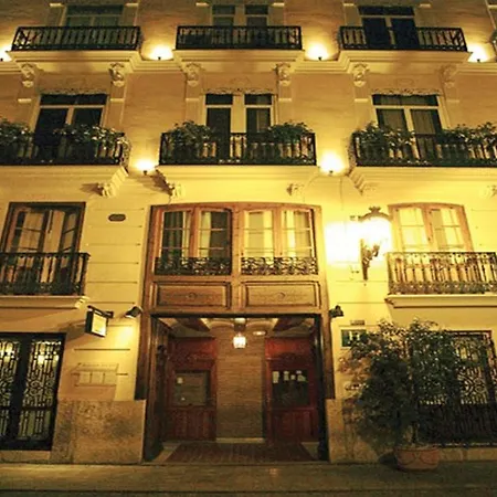 Ad Hoc Monumental 1881 Otel Valensiya