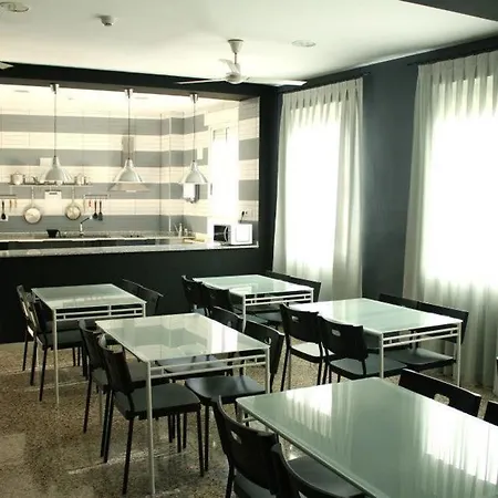 Quart Youth Hostel&apartments *
