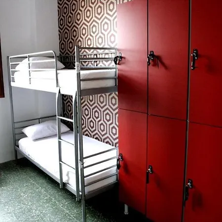 Hostel Feetup Backpackers *