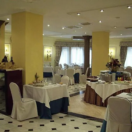 Otel One Shot Reina Victoria 4*
