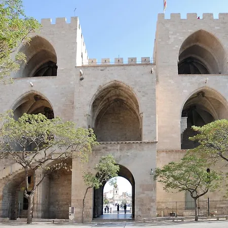 Travel Habitat Jardines Rio Turia. * Valencia