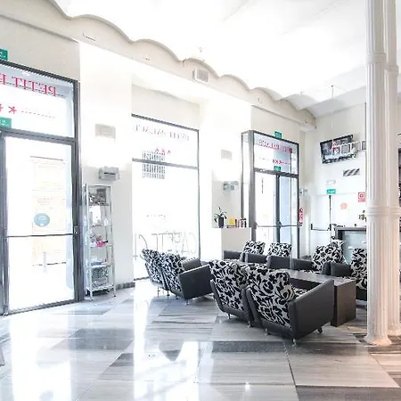 酒店 女王广场小宫殿酒店