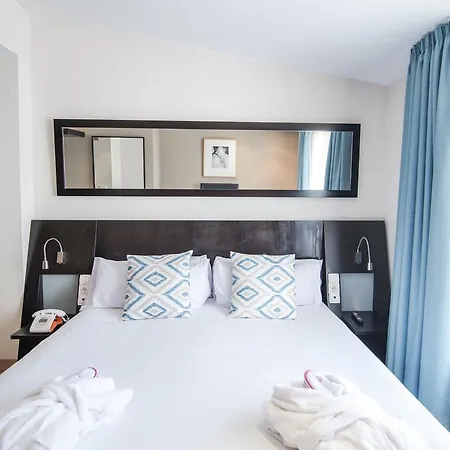 Petit Palace Plaza De La Reina ホテル 3*