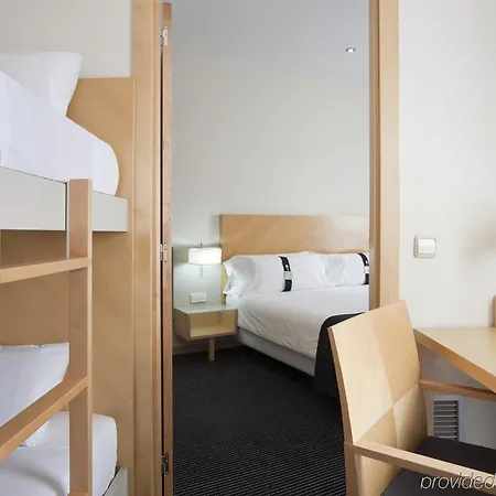 מלון Alameda Plaza 4*
