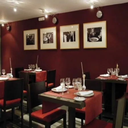Petit Palace Plaza De La Reina ホテル 3*