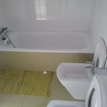 Lovely 2 Bedroom Terrace Wifi Parking Ac Heating Attic Valenza
