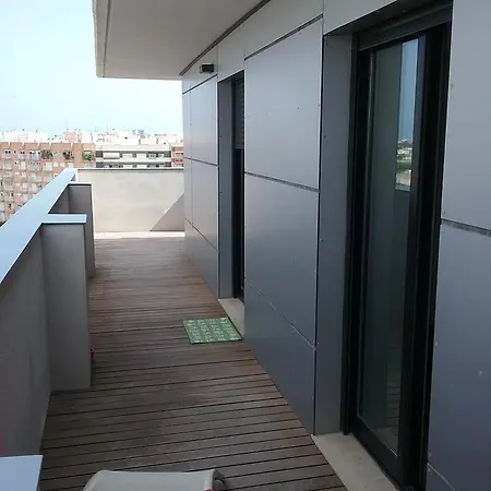 Lovely 2 Bedroom Terrace Wifi Parking Ac Heating Attic Appartamento *