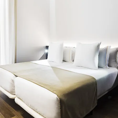 One Shot Mercat Hotell