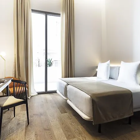 One Shot Mercat Otel 4*