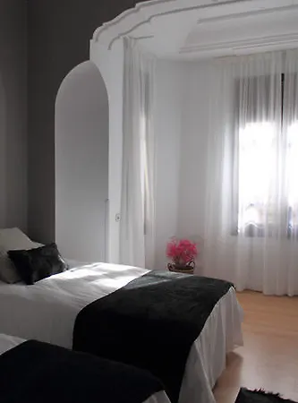 7 Moons 2* Valencia