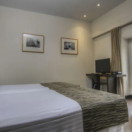 Petit Palace Plaza De La Reina ホテル 3*