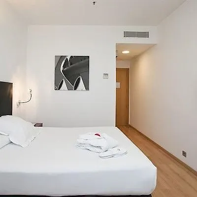 Отель Ilunion Aqua 3 3*
