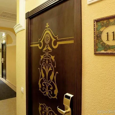 Hotel One Shot Reina Victoria 4*