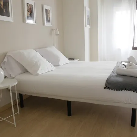 Mercado Central Rooms & Breakfast شقة *