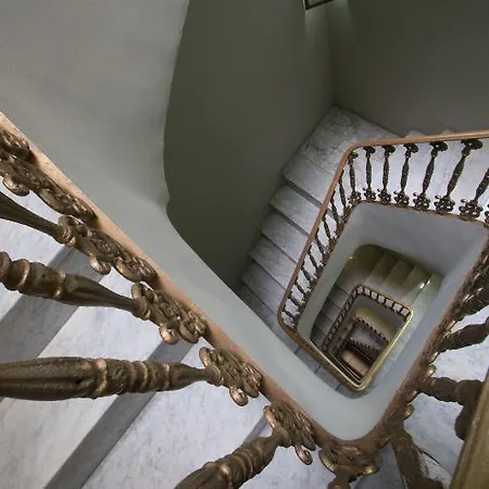 Cosy Embajador Gasthuis 2*