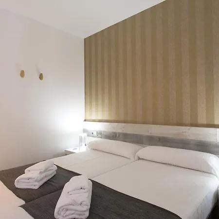 Falcon House Luxury Center شقة *