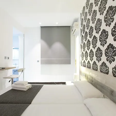Апартаменты Falcon House Luxury Center