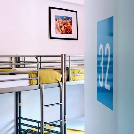 Hostel Feetup Backpackers *