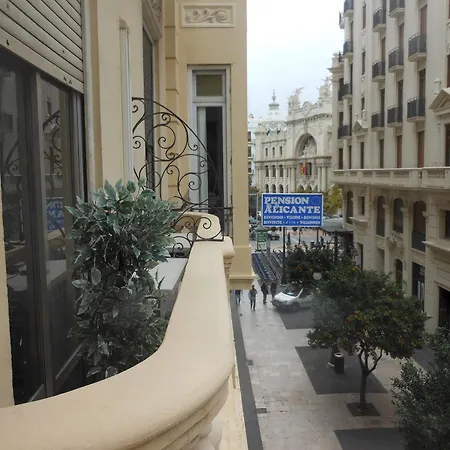 בית הארחה Alicante By Moontels ולנסיה