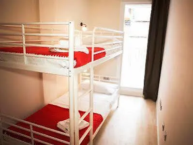 Hulot בית הארחה 4*