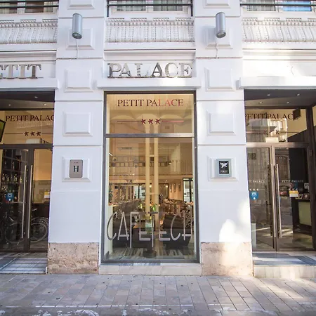 Petit Palace Plaza De La Reina ホテル