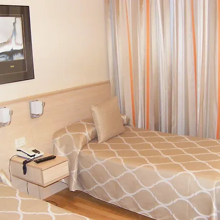 Alkazar Hotel *