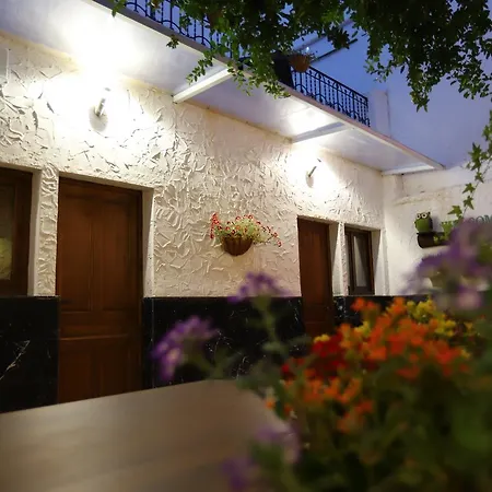 מלון דירות Buho House *