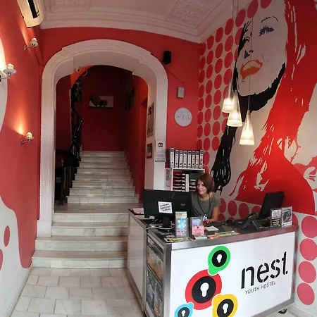 Hostel Red Nest *