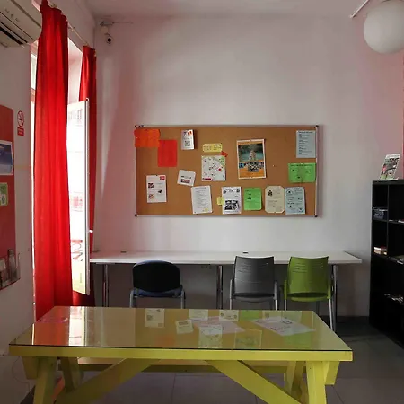 Red Nest Hostal
