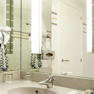 伊鲁尼瓦伦西亚4号康福特尔酒店 4*