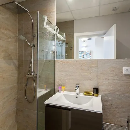 Florit Flats - Center 2br 2ba Attic Terrace View Wifi Ac شقة *