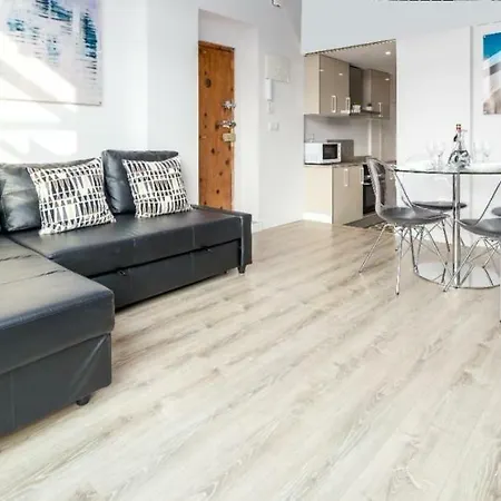 Cathedral Attic 2Br 2Bth Terrace View Wifi Ac *