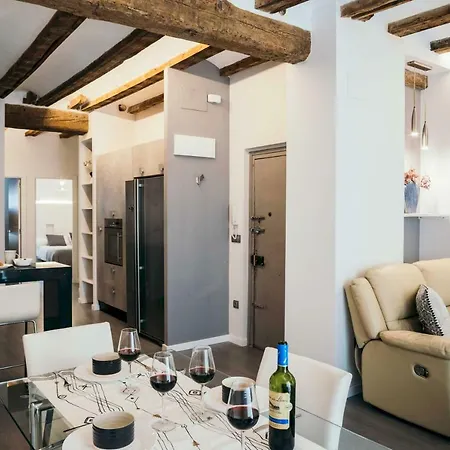 Cathedral Modern 2br, 1ba, Wifi, A\c, Balcony Valencia
