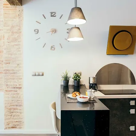 Cathedral Modern 2br, 1ba, Wifi, A\c, Balcony