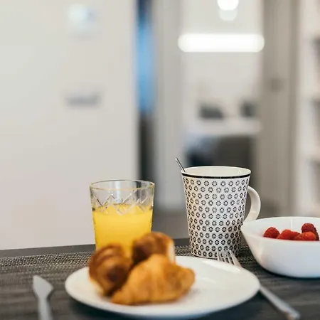 Apartment Cathedral Modern 2br, 1ba, Wifi, A\c, Balcony *