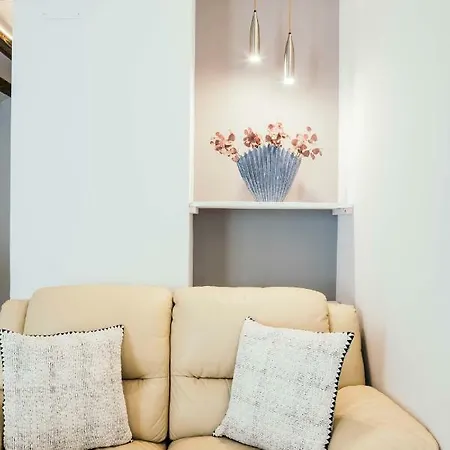 Cathedral Modern 2br, 1ba, Wifi, A\c, Balcony Valencia