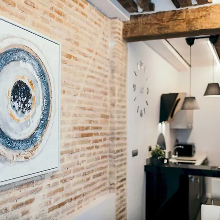 Apartment Cathedral Modern 2br, 1ba, Wifi, A\c, Balcony Valencia