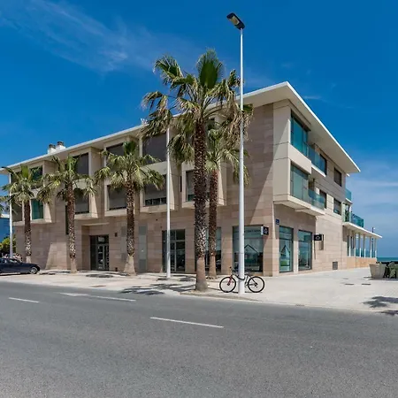 Luxury Front With Pool *