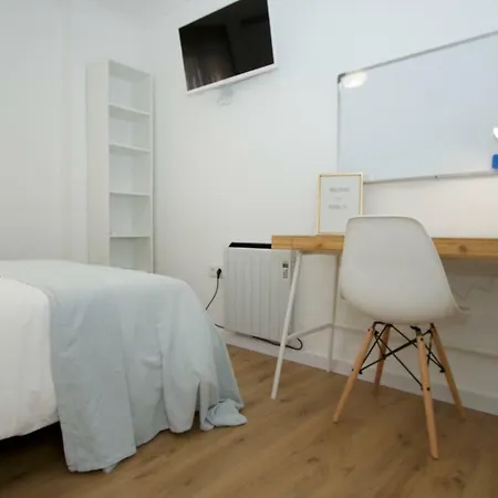 Md Poeta Andres Cabrelles Appartement
