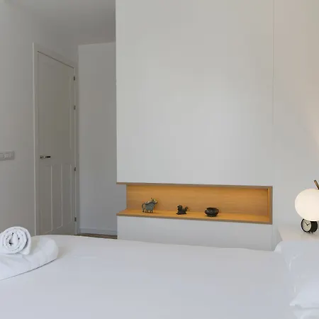 Chic And In Lively But Quiet Area *