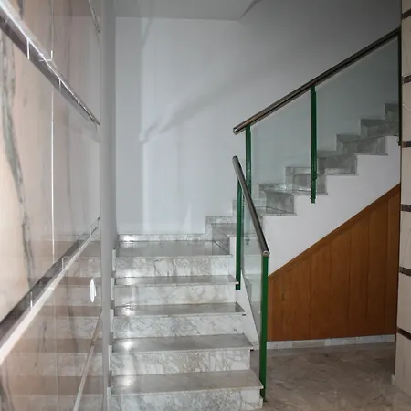 Citizentral Gascons شقة *